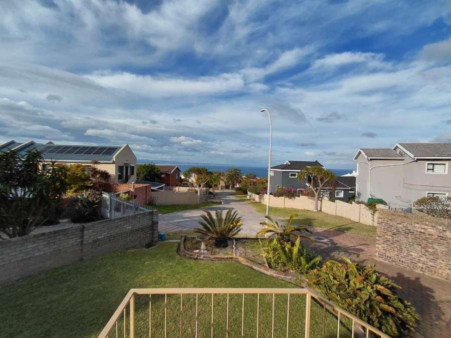 4 Bedroom Property for Sale in Wavecrest Eastern Cape